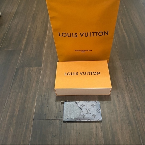 LOUIS VUITTON Tiaga Silver Gray Card Holder Coin Case - Picture 3 of 9